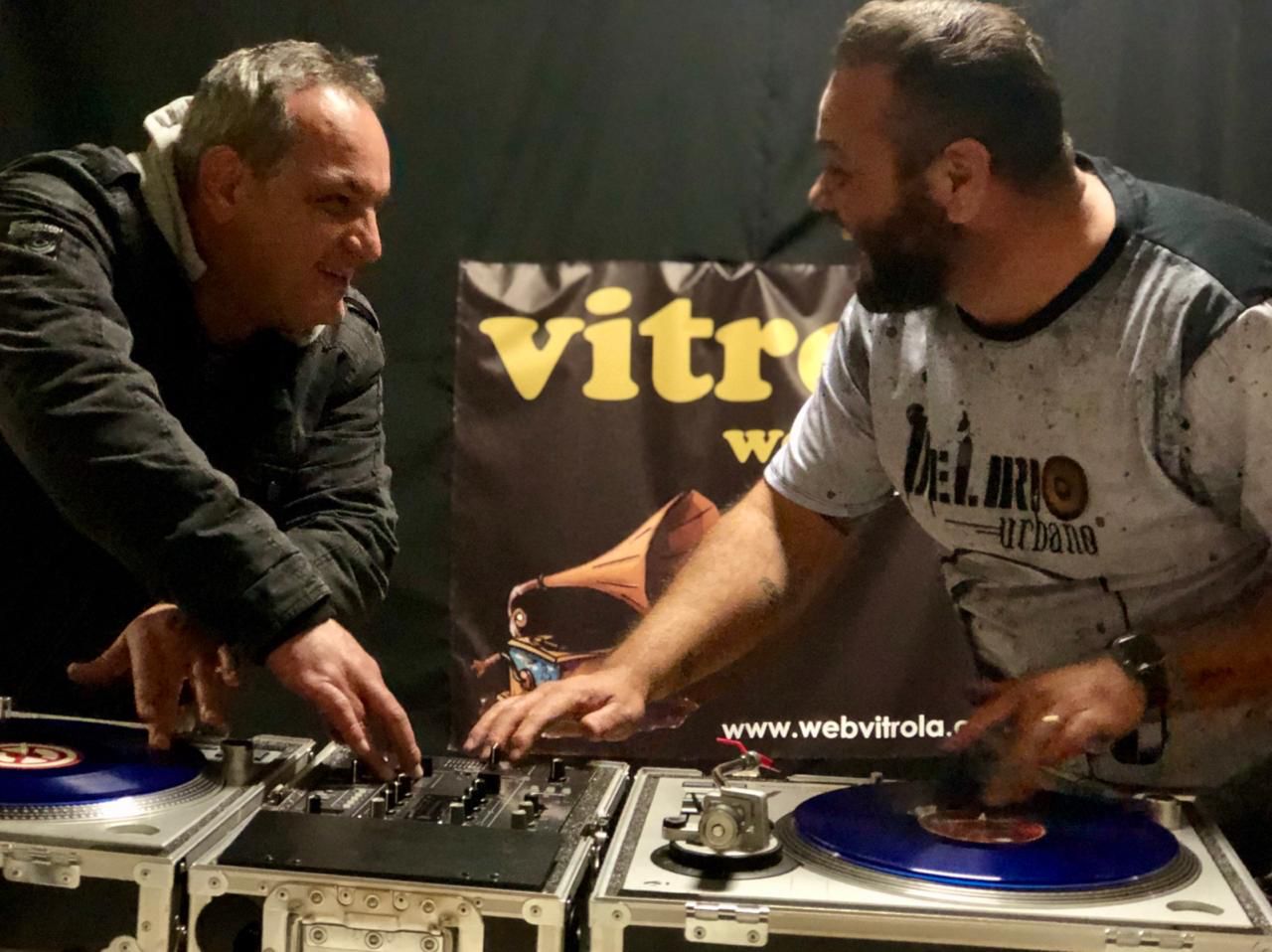 TOCA DISCO - O melhor dos anos 90 com as mixgens dos DJ'S VITROLA Jevo & Glesen